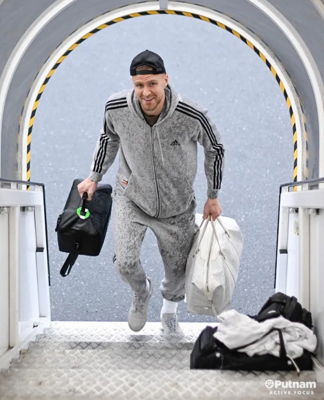 <a href=http://8809.jianzhanzj.com/tag/kaiorteren.html target=_blank class=infotextkey>凱爾特人</a>隊(duì)飛往西部備戰(zhàn)與<a href=http://8809.jianzhanzj.com/tag/yongshi.html target=_blank class=infotextkey>勇士</a>對(duì)決